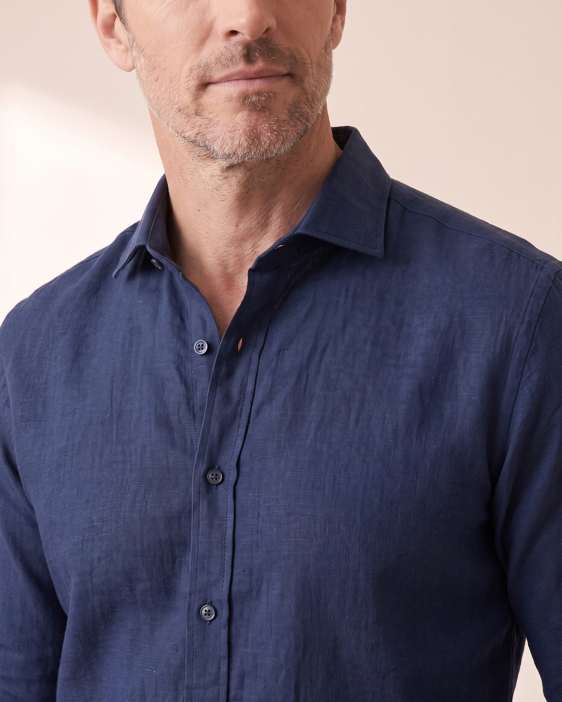 KEPT Men's Summer Shirt - Taormina in navy, detail close-up