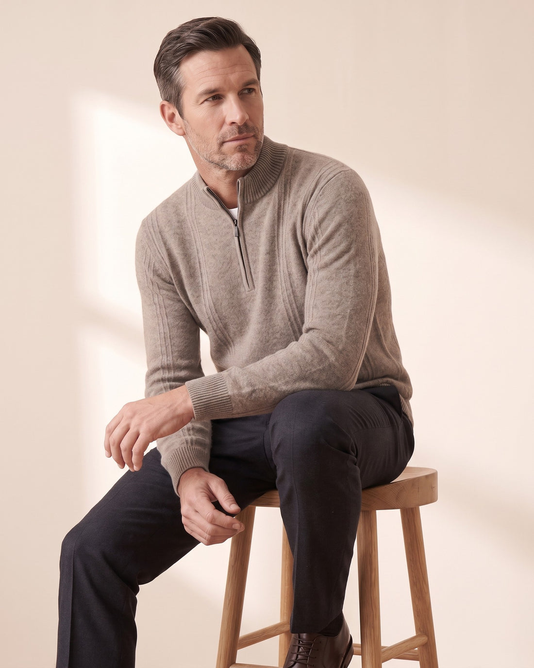 KEPT Men's Half-Zip Sweater - Aosta in beige, in motion