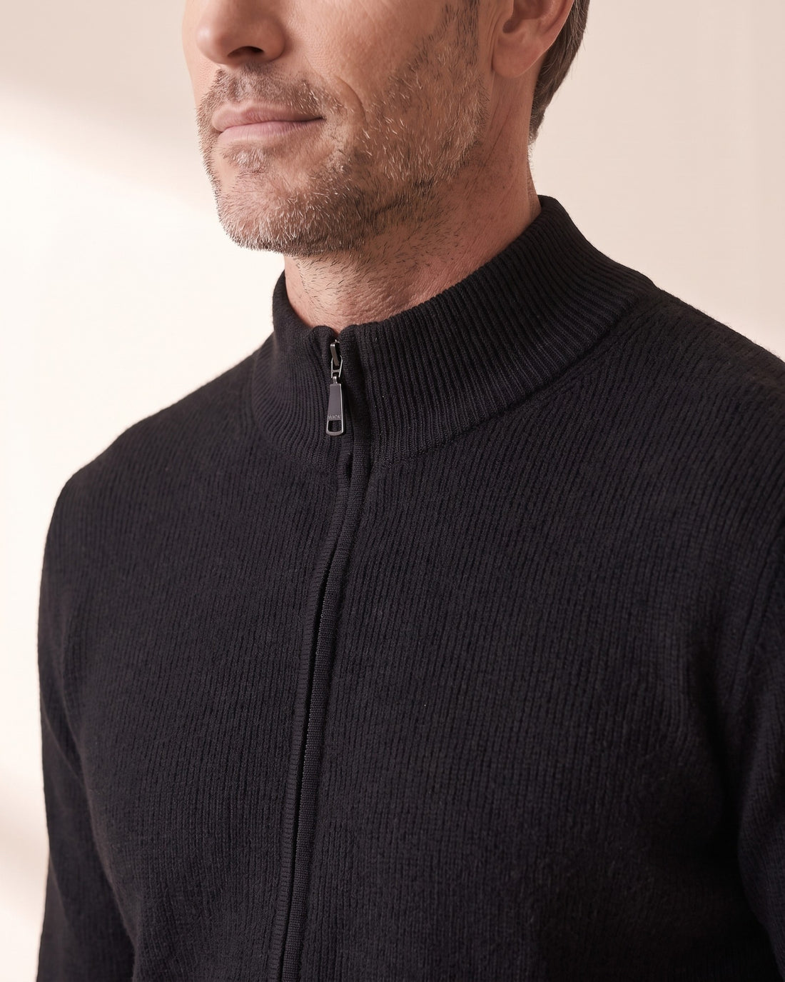 KEPT Men's Sweater Vest - Davos in black, detail close-up