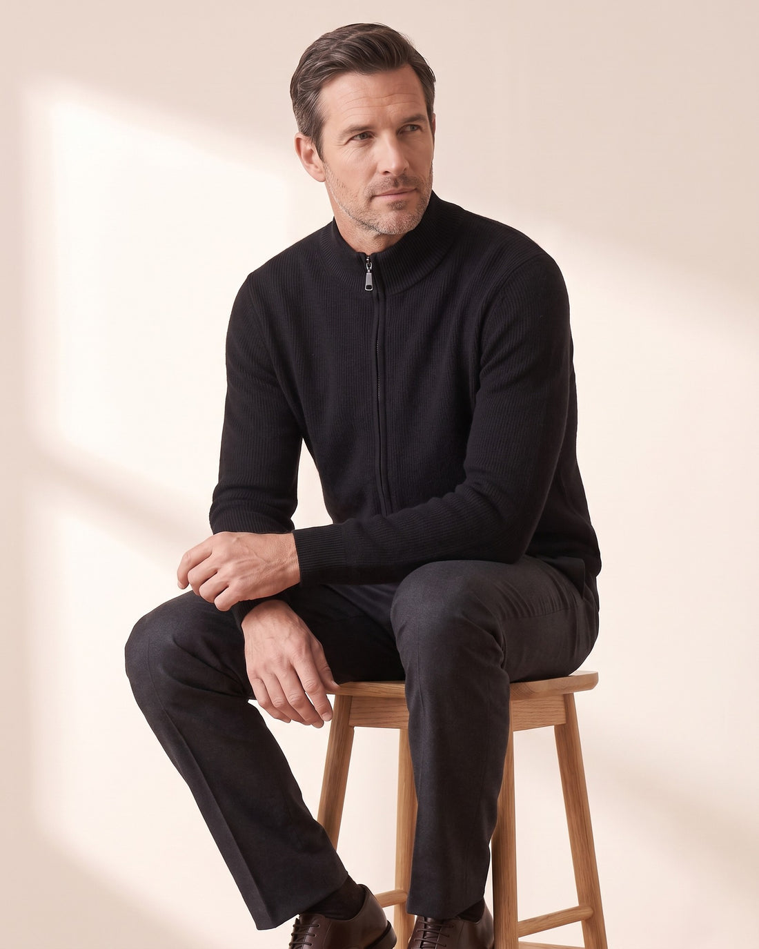 KEPT Men's Sweater Vest - Davos in black, in motion