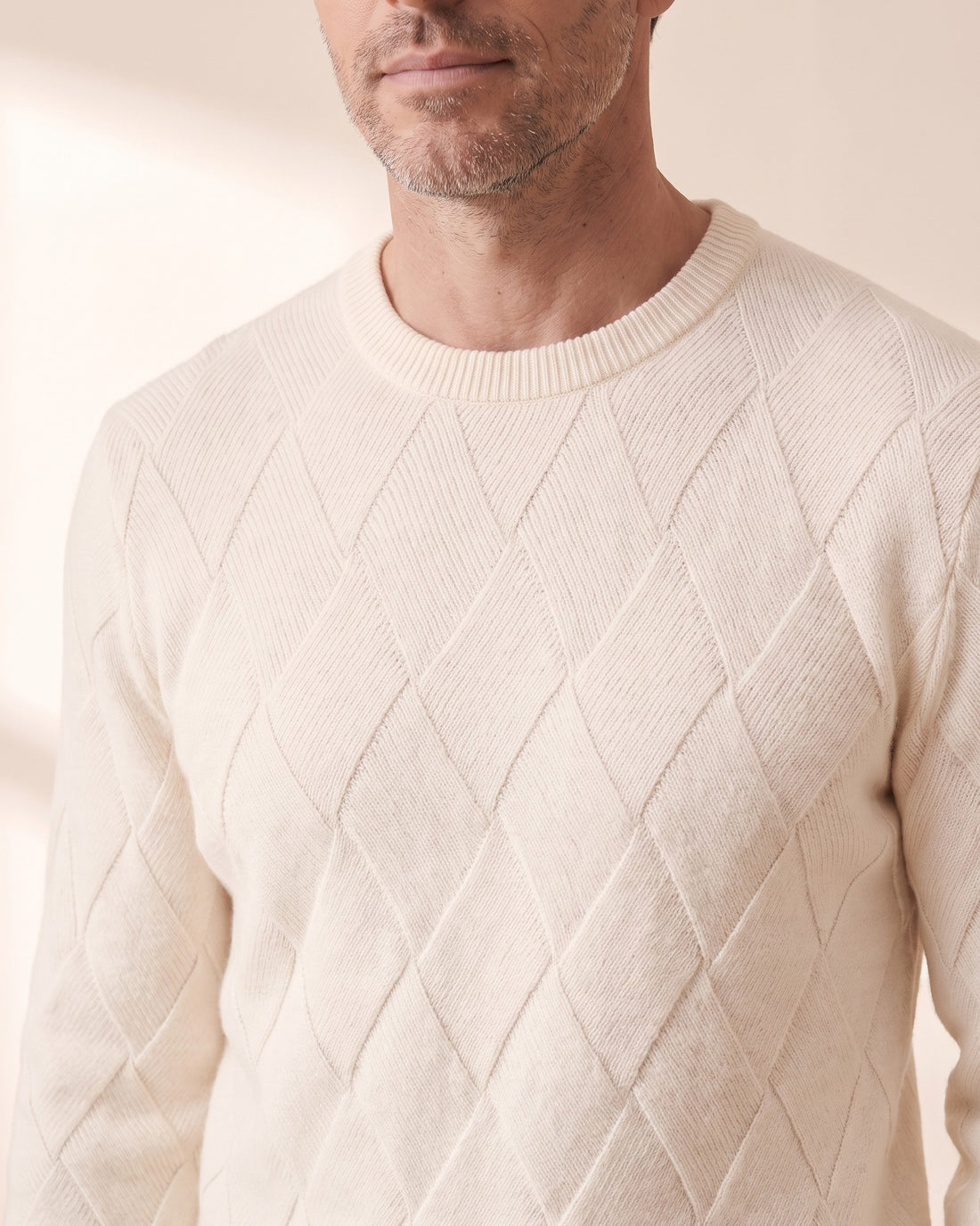 KEPT Men's Crewneck Sweater - Argyll in beige, detail close-up