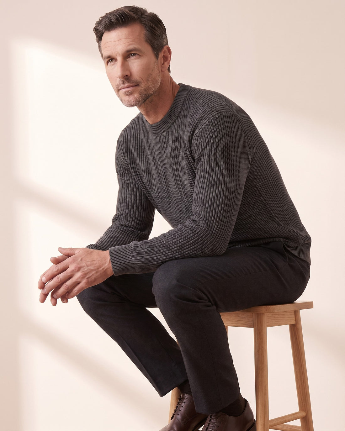 KEPT Men's Crewneck Sweater - Padua in gray, in motion