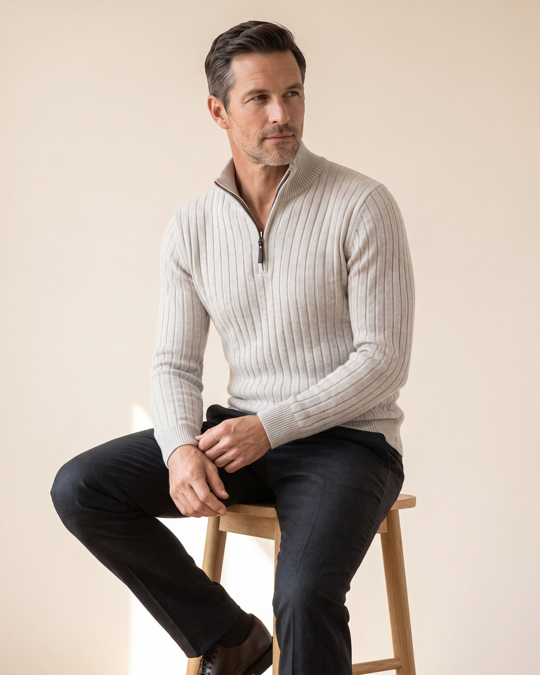 KEPT Men's Half-Zip Sweater - Zermatt in light grey, in motion