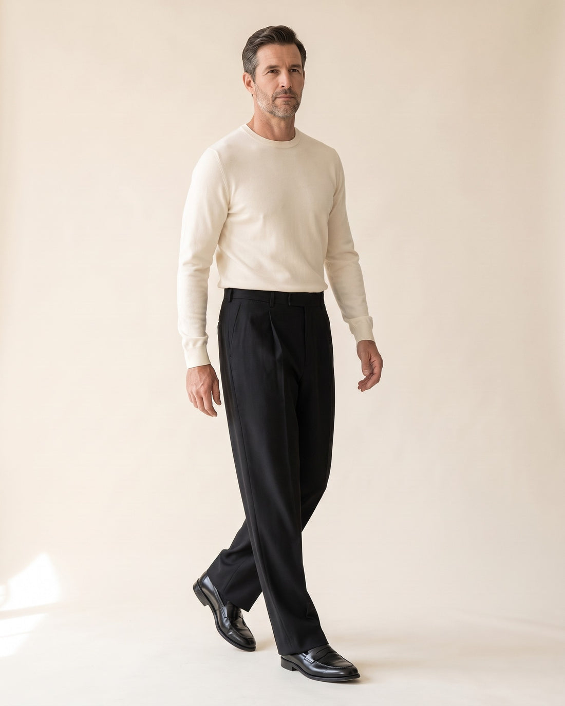 KEPT Men's Pleated Pants - Gunsan in black, in motion