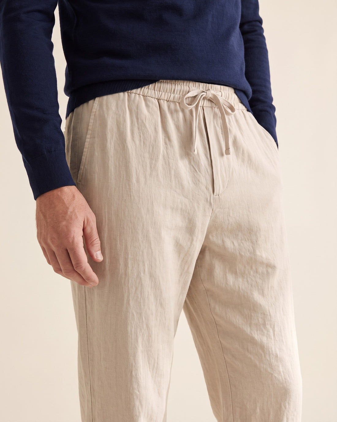 KEPT Men's Summer Pants - Cannes in beige, detail close-up