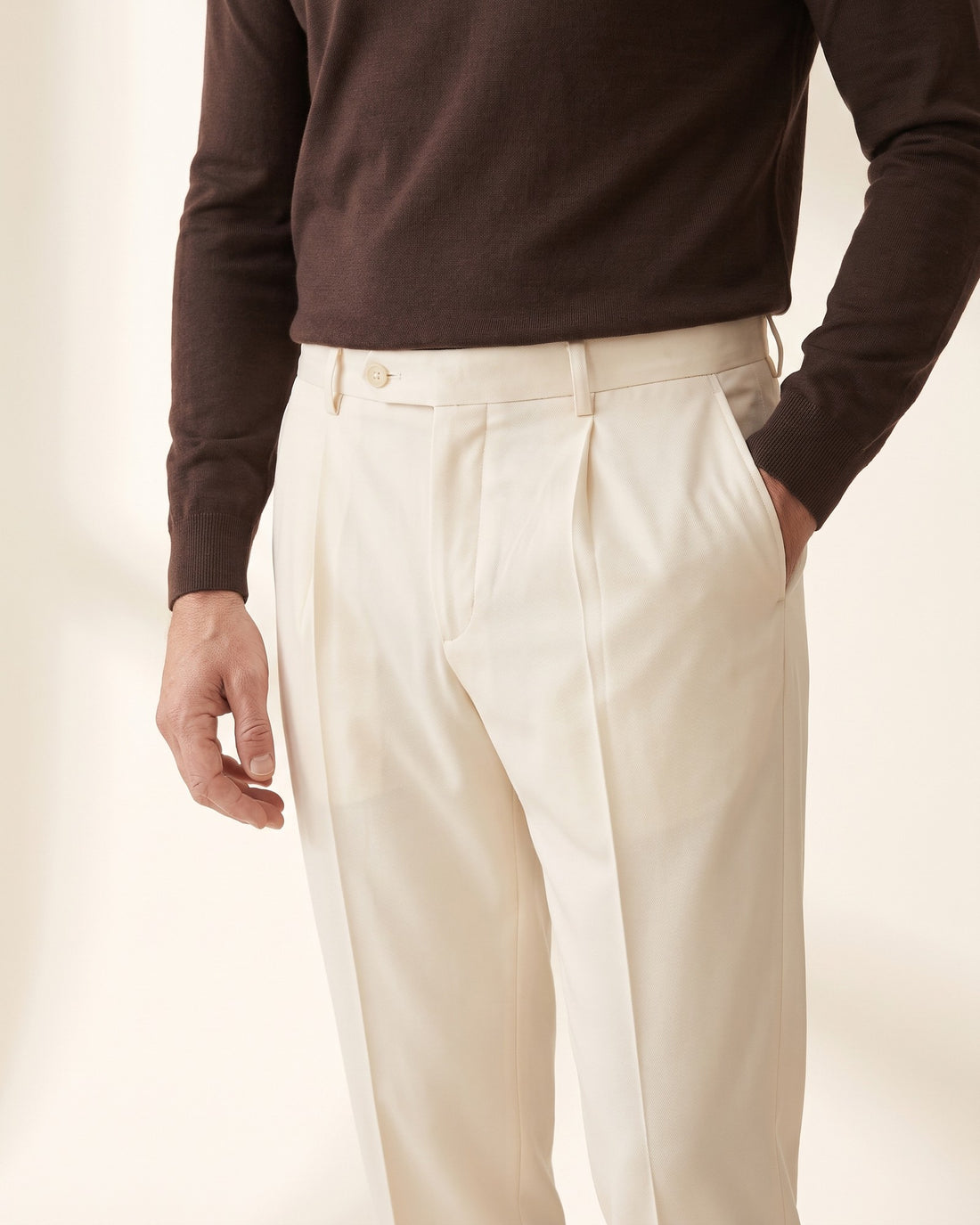 KEPT Men's Pleated Pants - Milano in beige, detail close-up