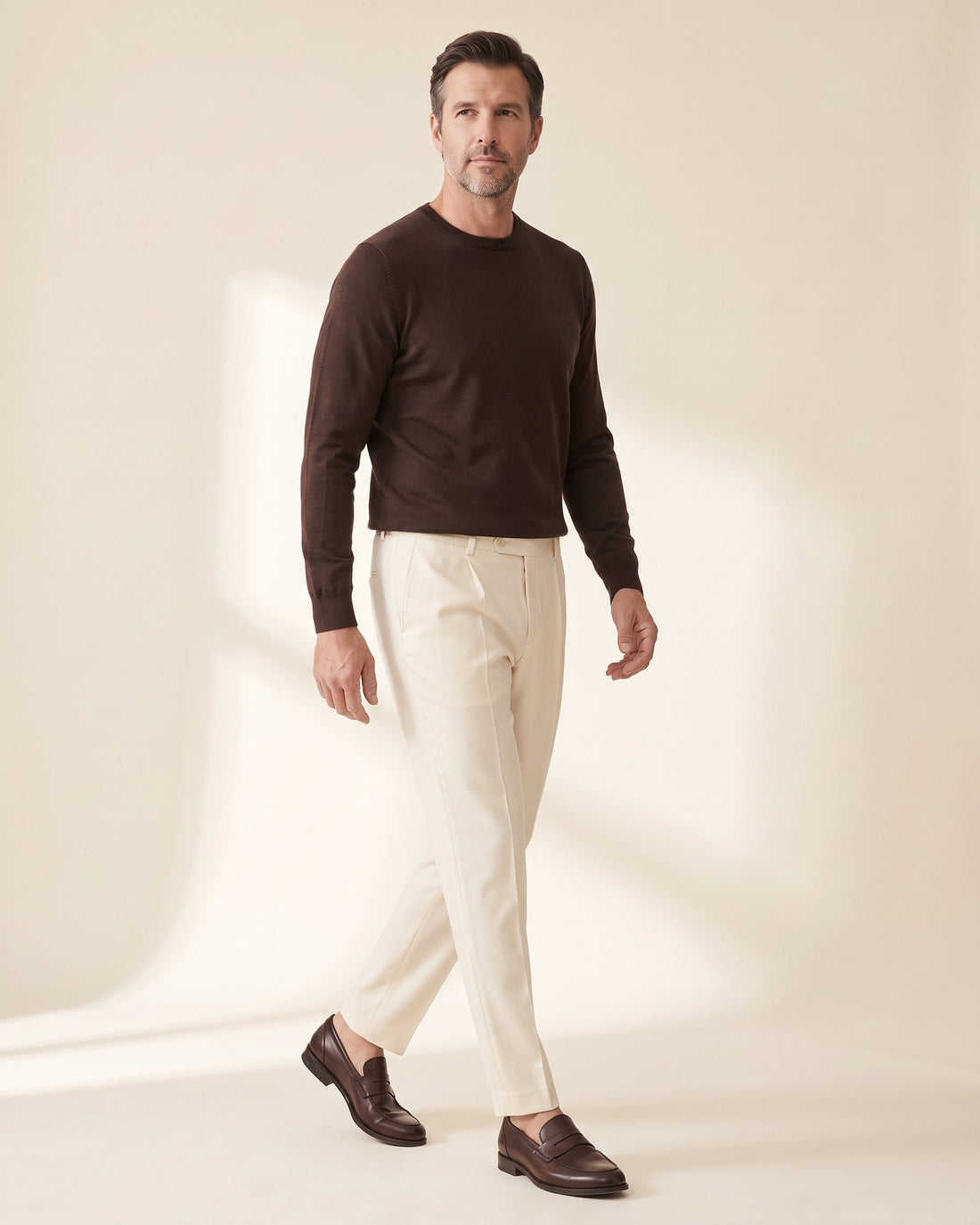 KEPT Men's Pleated Pants - Milano in beige, in motion